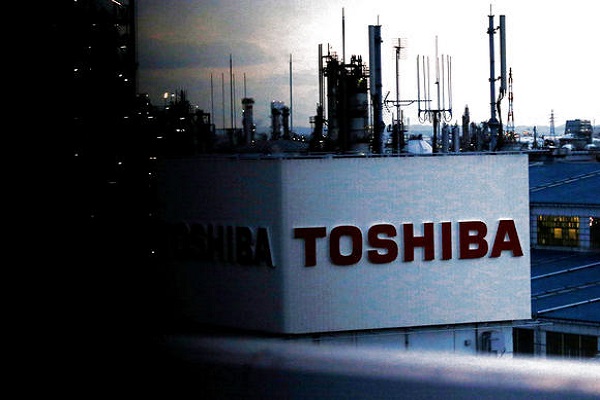 Toshiba opens bidding on semiconductor unit