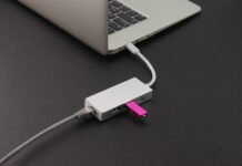 USB (Universal Serial Bus)