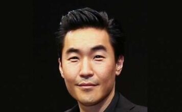 Why did Samsung select a former Mercedes-Benz designer to head up its MX design team? Hubert H. Lee, Samsung