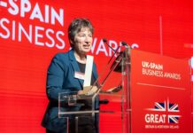 Mónica Martínez Walter, president of GMV, thanking the British Embassy for the award